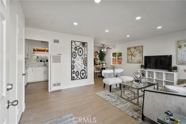 369 Lang Avenue, La Puente CA: https://media.crmls.org/medias/4b01bea1-3862-4bfb-bce3-dda9b10e6f2e.jpg