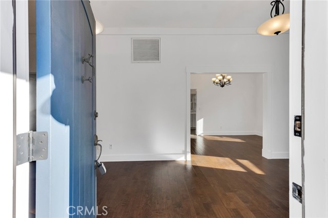 Detail Gallery Image 3 of 36 For 6117 Glen Holly St, Los Angeles,  CA 90068 - 2 Beds | 2 Baths