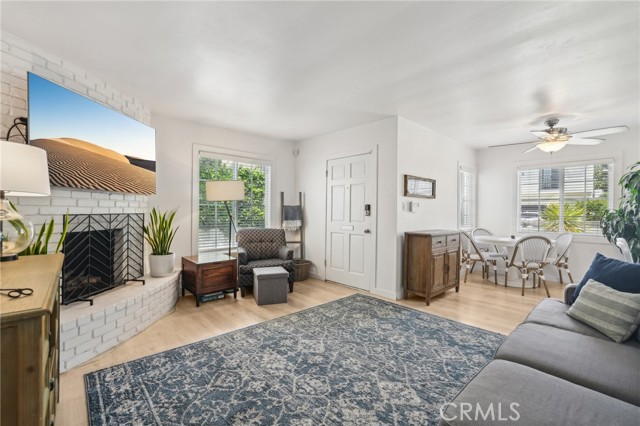 Detail Gallery Image 8 of 28 For 1120 9th St, Hermosa Beach,  CA 90254 - 2 Beds | 1 Baths
