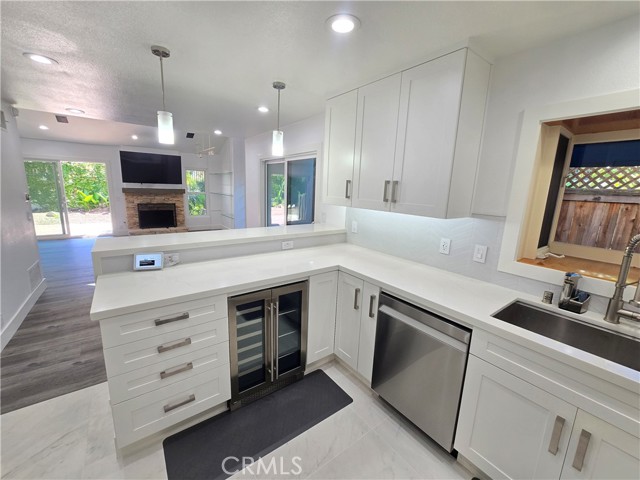 2524 Elden Avenue, Costa Mesa CA: https://media.crmls.org/medias/4b06160a-a234-4505-affa-09573bc02739.jpg