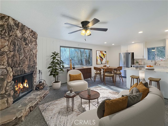 Detail Gallery Image 1 of 16 For 22925 Redwood Way, Crestline,  CA 92325 - 2 Beds | 1 Baths