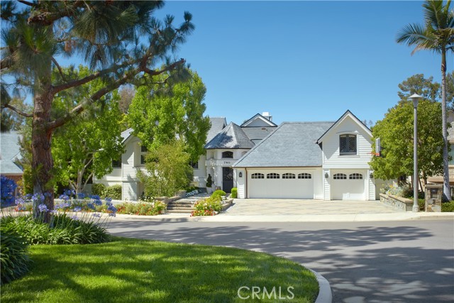 2 Royal Saint George Road, Newport Beach CA: https://media.crmls.org/medias/4b0827a2-661f-41f3-af3b-68e84804e8ef.jpg