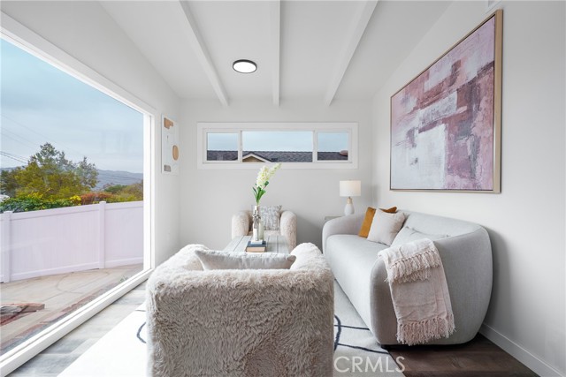 Detail Gallery Image 14 of 27 For 2423 Rockdell, La Crescenta,  CA 91214 - 4 Beds | 3 Baths