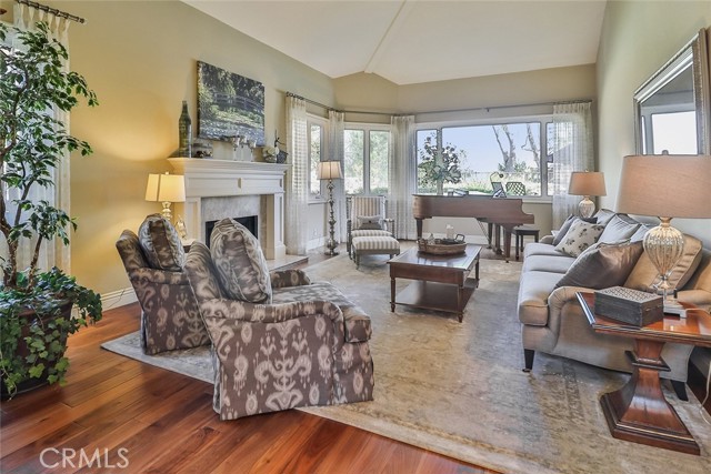 11583 Flowerwood Court, Moorpark CA: https://media.crmls.org/medias/4b089630-4ca8-44f0-ac99-b2b1996a8fbd.jpg