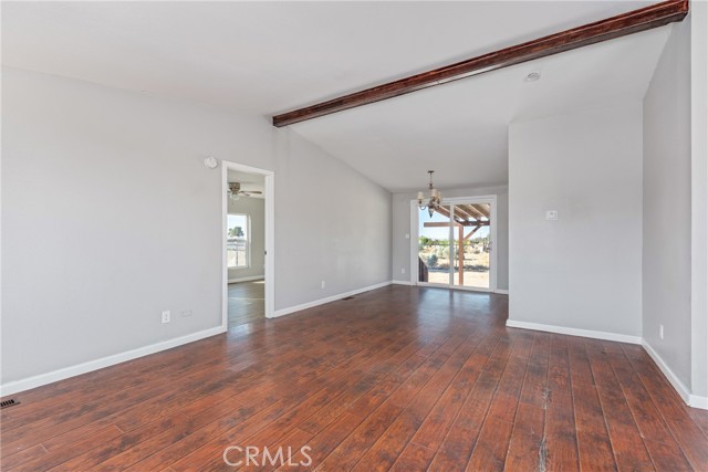 6320 Cholame Road, Phelan CA: https://media.crmls.org/medias/4b08f9cc-6d36-4553-a5bc-ffcebb97e836.jpg