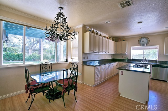 Detail Gallery Image 8 of 11 For 903 Las Rosas Dr, West Covina,  CA 91791 - 4 Beds | 4 Baths