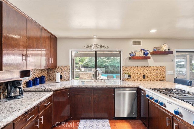 Detail Gallery Image 18 of 60 For 7805 Buena Tierra Ct, Bakersfield,  CA 93309 - 4 Beds | 4 Baths