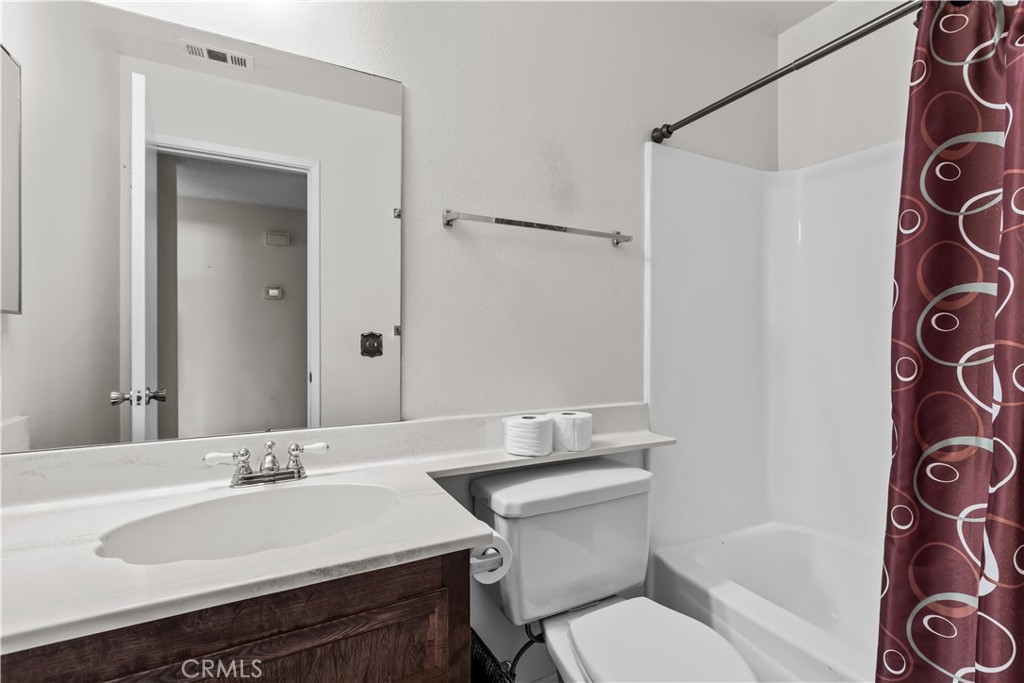 https://media.crmls.org/medias/4b0b84cc-8044-4f30-827d-067926b3d5ee.jpg?preset=X-Large