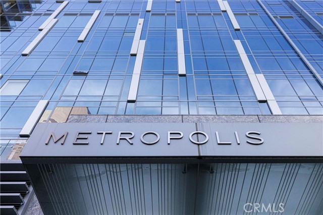 877 Francisco Street, Los Angeles CA: https://media.crmls.org/medias/4b0b9a18-e18e-45e4-93cd-886bcc7e3454.jpg