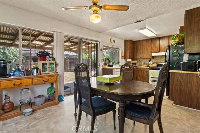 4271 Baggett Drive, Riverside CA: https://media.crmls.org/medias/4b0c22c0-58e2-495c-bdf5-b18a79accb59.jpg