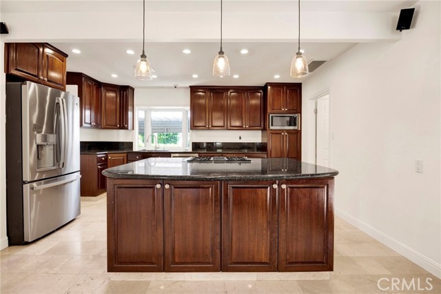 18930 Wells Drive, Tarzana CA: https://media.crmls.org/medias/4b0cac27-2207-4f15-a2a0-2cb5a5ff1bb6.jpg