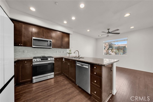 Detail Gallery Image 12 of 75 For 5450 Strand #202,  Hawthorne,  CA 90250 - 2 Beds | 2 Baths