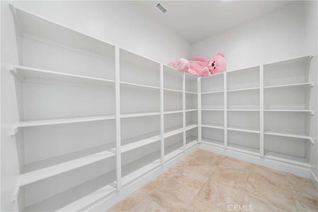 https://media.crmls.org/medias/4b0d8350-ac9c-46ae-8509-226a99c20b1a.jpg?preset=X-Large