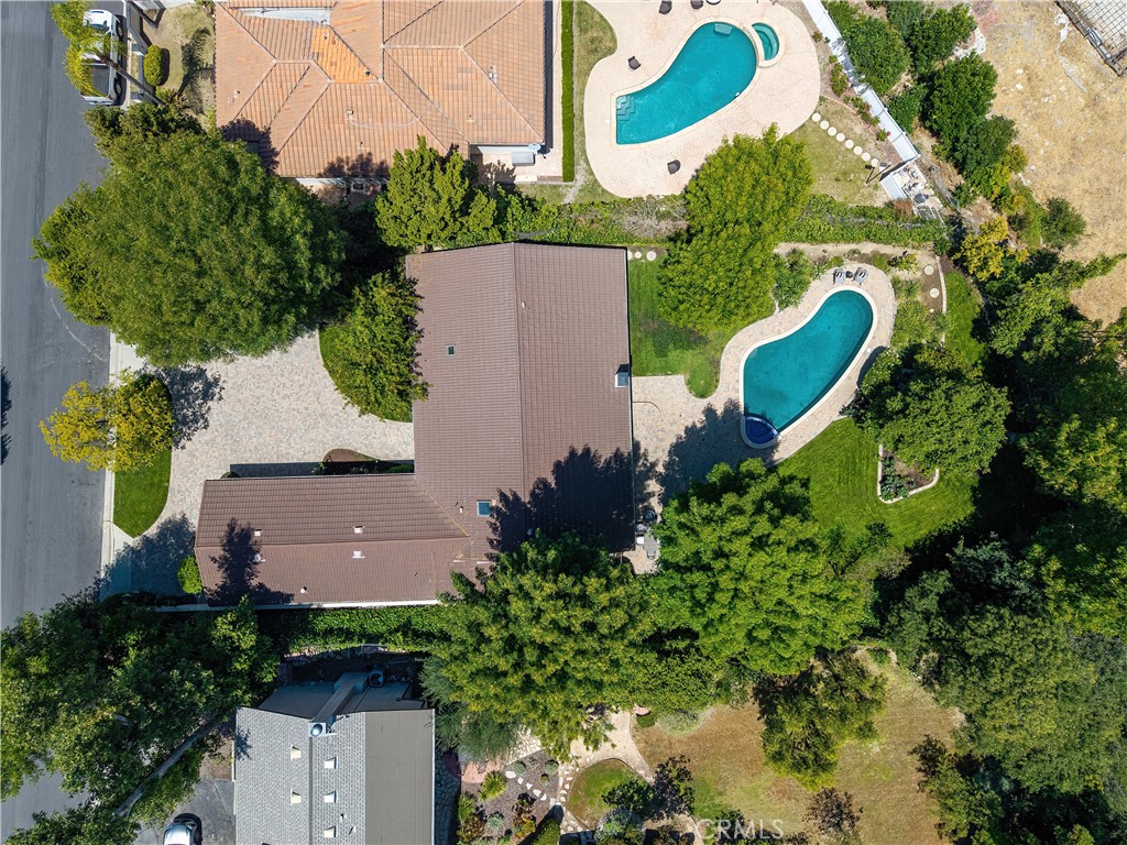 https://media.crmls.org/medias/4b0e22f0-f15f-4cf1-898f-52a11d60a5c1.jpg?preset=X-Large