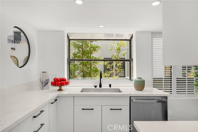 11601 Montana Avenue, Los Angeles CA: https://media.crmls.org/medias/4b0e45df-aa63-4e09-bf4a-a39116b1c00d.jpg