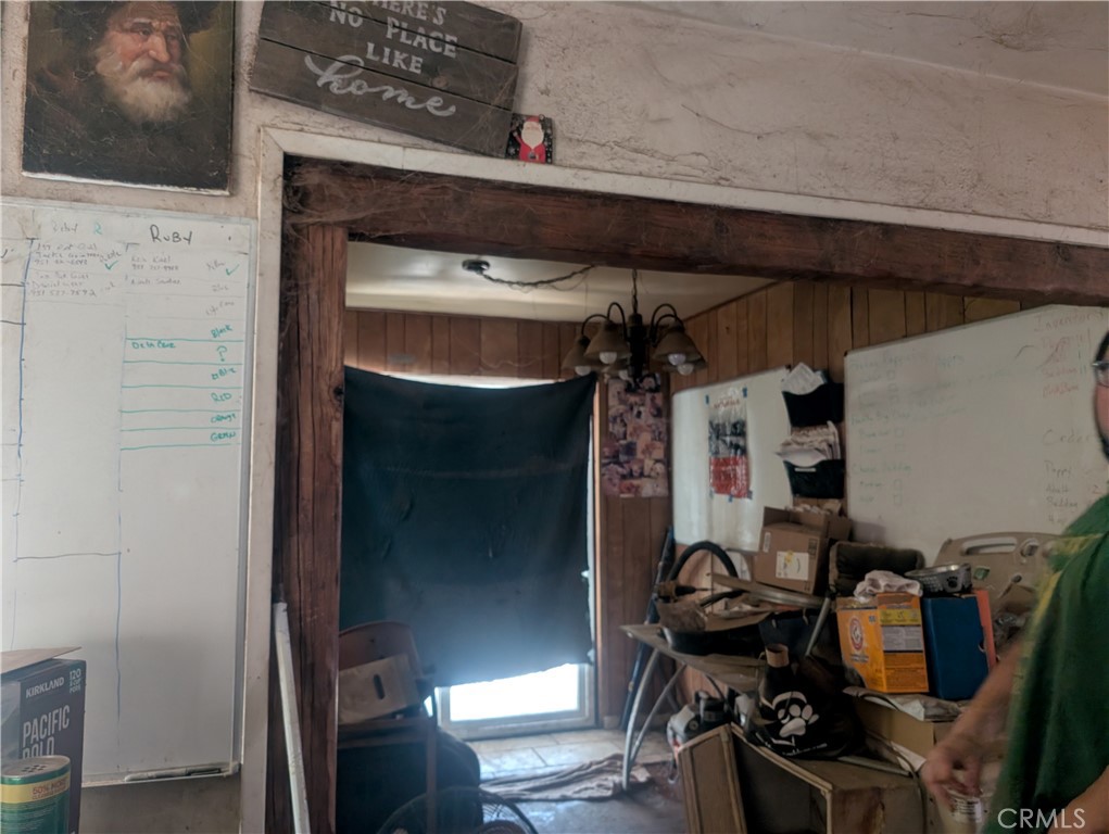 https://media.crmls.org/medias/4b0e46f4-52e7-4810-a3c3-a6c727ba2165.jpg?preset=X-Large
