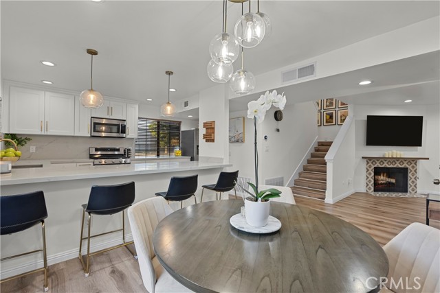 19512 Roscoe Boulevard, A photo 1