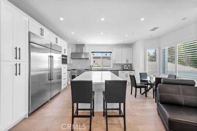 3213 Pine Ave, Manhattan Beach, California 90266, 5 Bedrooms Bedrooms, ,1 BathroomBathrooms,Residential,Sold,Pine Ave,SB22146634