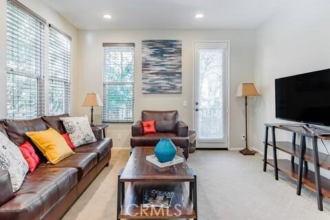 Detail Gallery Image 2 of 26 For 209 Tall Oak, Irvine,  CA 92603 - 3 Beds | 3/1 Baths