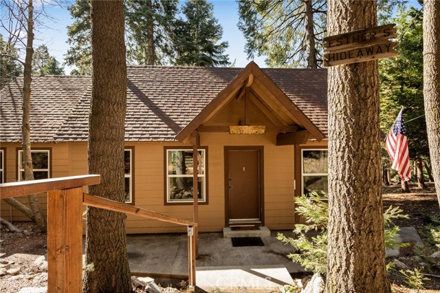 Detail Gallery Image 2 of 34 For 954 Crest Estates, Lake Arrowhead,  CA 92352 - 3 Beds | 2 Baths