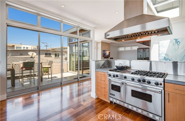 1211 Bayview Drive, Manhattan Beach, California 90266, 4 Bedrooms Bedrooms, ,4 BathroomsBathrooms,Residential,Sold,Bayview,SB21169008