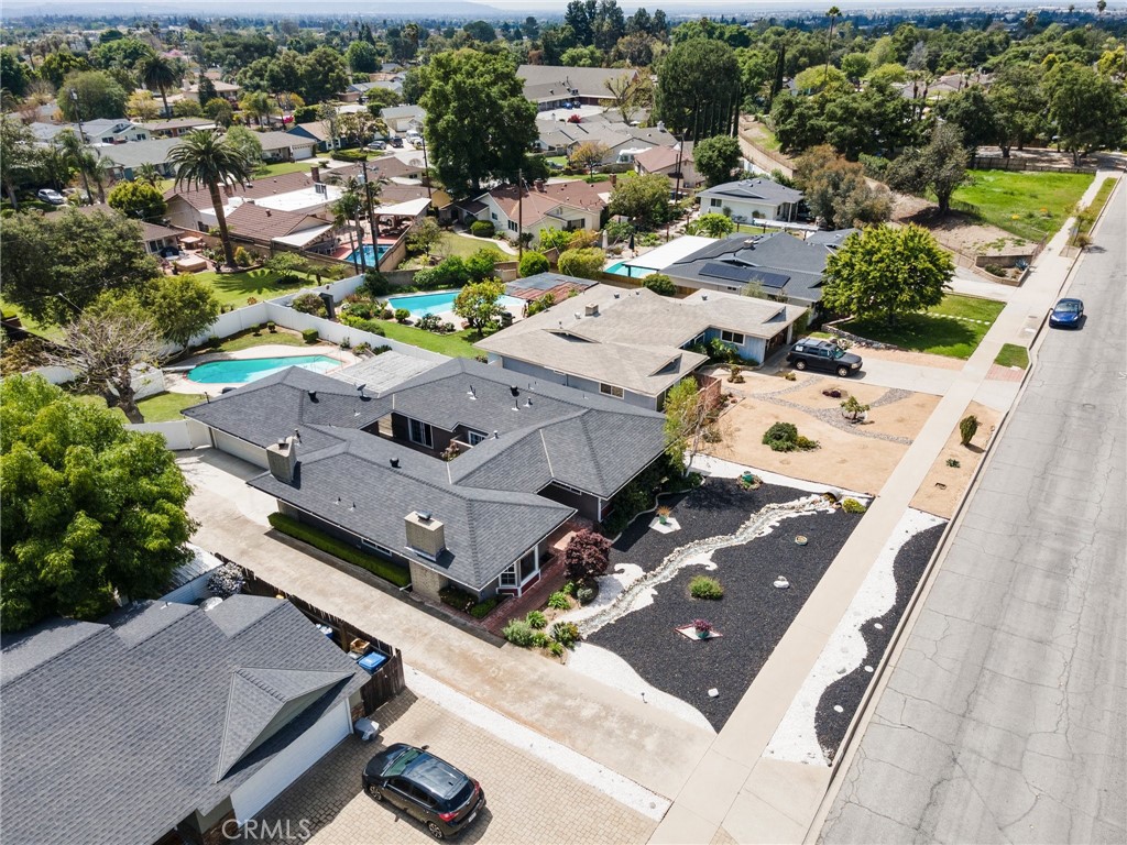 https://media.crmls.org/medias/4b11dfa6-0aa6-40eb-b768-bc4eee22737b.jpg?preset=X-Large