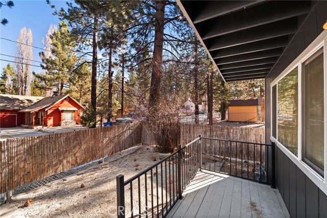 Detail Gallery Image 8 of 44 For 314 W Aeroplane, Big Bear City,  CA 92314 - 2 Beds | 2 Baths