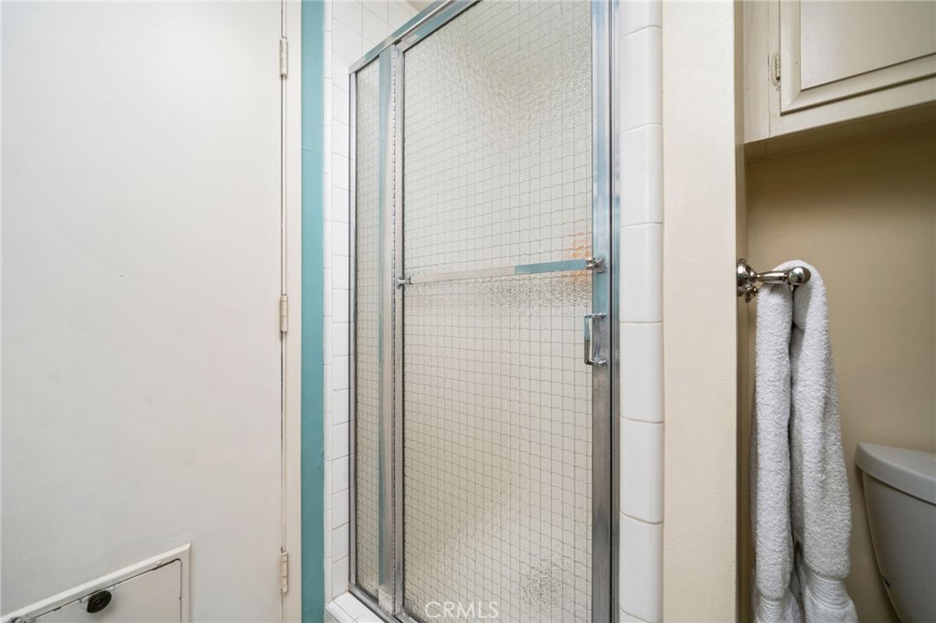 https://media.crmls.org/medias/4b1385a3-a4c6-4940-af37-8d149388f463.jpg?preset=X-Large