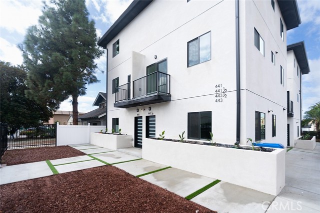 Detail Gallery Image 8 of 42 For 443 N Harvard Bld, Los Angeles,  CA 90004 - 3 Beds | 3 Baths