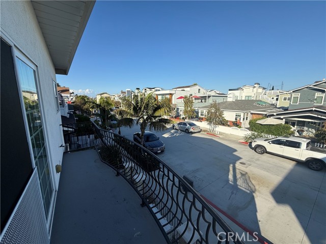 Detail Gallery Image 1 of 8 For 307 Anade Ave, Newport Beach,  CA 92661 - 3 Beds | 3 Baths