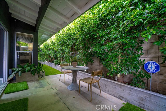 541 1st Street, Manhattan Beach, California 90266, 2 Bedrooms Bedrooms, ,2 BathroomsBathrooms,Residential,Sold,1st,SB23123581