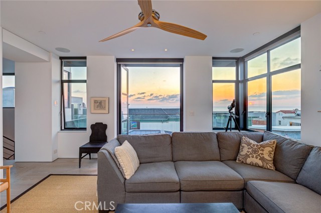 124 21st Place, Manhattan Beach, California 90266, 3 Bedrooms Bedrooms, ,4 BathroomsBathrooms,Residential,Sold,21st,SB21199939