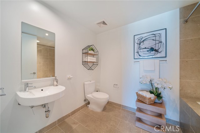 Detail Gallery Image 13 of 25 For 6250 Hollywood Blvd 7g,  Hollywood,  CA 90028 - 2 Beds | 3 Baths