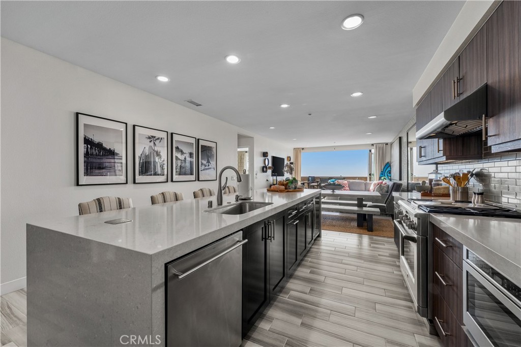 700 The Strand - photo 19