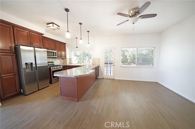28321 Evergreen Lane, Saugus CA: https://media.crmls.org/medias/4b15531b-20cb-407b-9695-fa8c8f868c70.jpg