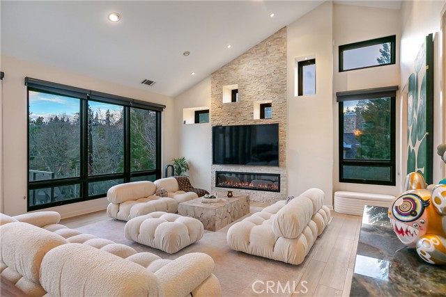 Detail Gallery Image 6 of 61 For 748 Brentwood Dr, Lake Arrowhead,  CA 92352 - 4 Beds | 4 Baths