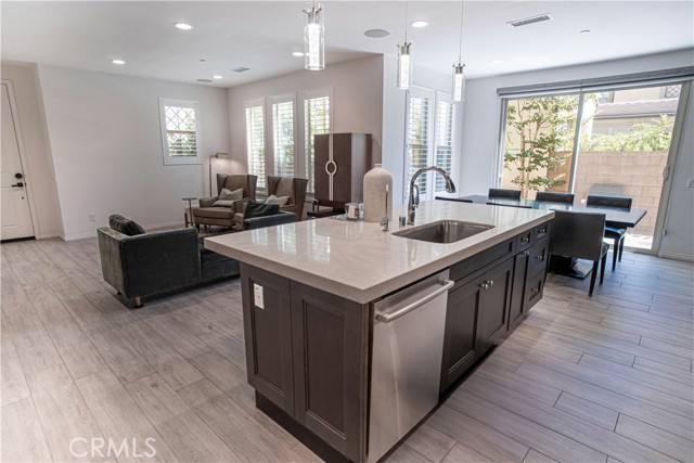 124 Brambles, Irvine CA: https://media.crmls.org/medias/4b1796f1-373f-4901-b692-4b5847f1fa33.jpg
