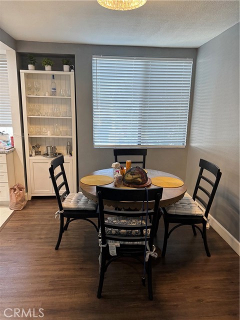 Detail Gallery Image 2 of 25 For 21720 Hart St #9,  Canoga Park,  CA 91303 - 2 Beds | 2 Baths