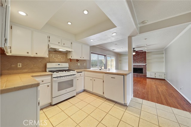 1042 Bassett Court, San Dimas CA: https://media.crmls.org/medias/4b18db02-5352-46fc-b378-c992caa76dd3.jpg