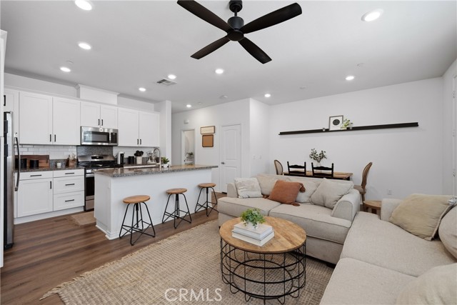 Detail Gallery Image 9 of 38 For 14562 Sienna Pl, Corona,  CA 92880 - 3 Beds | 2/1 Baths