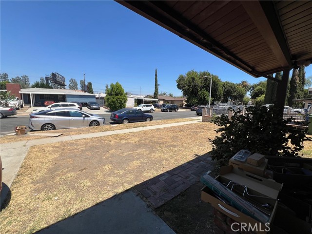 8165 Mammoth Avenue, Panorama City CA: https://media.crmls.org/medias/4b1a974d-e37d-4dcc-be23-5e5f13e201b2.jpg