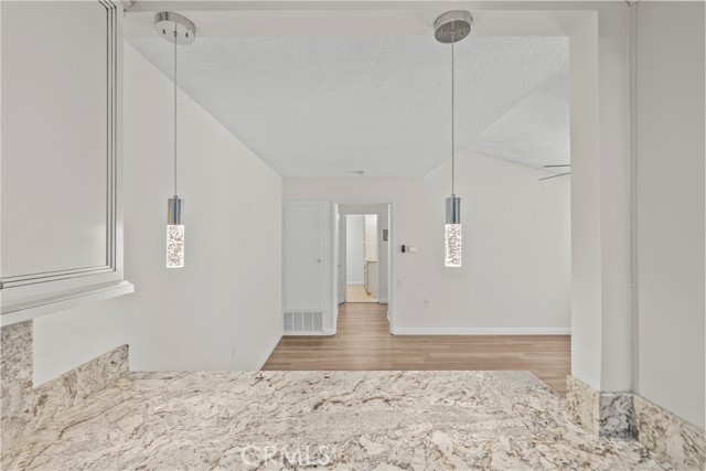 Detail Gallery Image 23 of 36 For 19156 Avenue of the Oaks #B,  Newhall,  CA 91321 - 2 Beds | 1/1 Baths