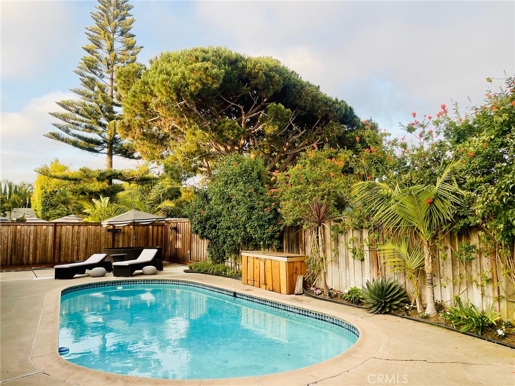 MLS #OC25138395 img 5