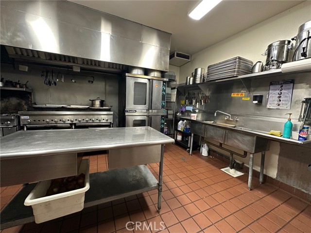 Image 7 of 30 For 18407 Sherman Way