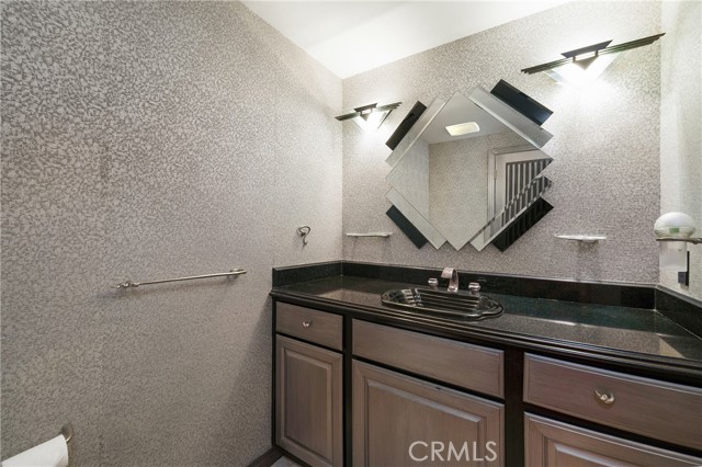 Detail Gallery Image 10 of 24 For 33 Montecito Dr, Corona Del Mar,  CA 92625 - 4 Beds | 2/1 Baths