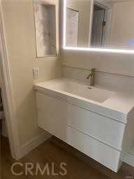 Detail Gallery Image 6 of 17 For 4675 Willis, Sherman Oaks,  CA 91403 - 2 Beds | 2 Baths