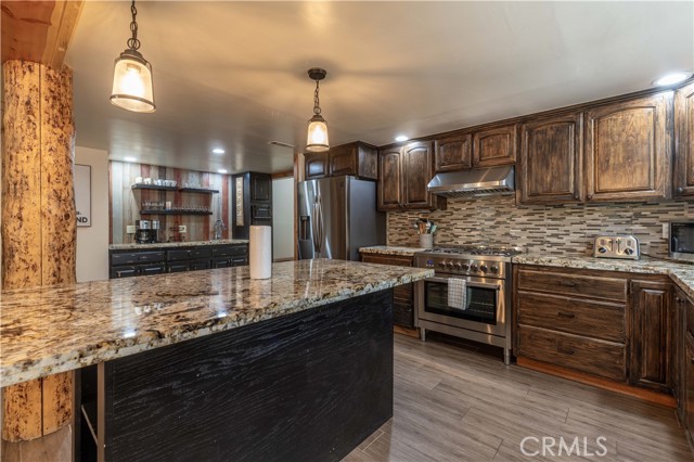 Detail Gallery Image 16 of 53 For 42518 Gold Rush Dr, Big Bear Lake,  CA 92315 - 5 Beds | 6/2 Baths