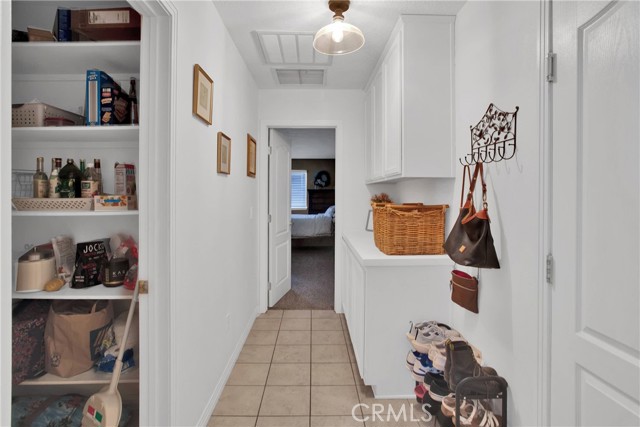 7330 Smoke Tree Road, Phelan CA: https://media.crmls.org/medias/4b2122cc-b5bc-4f87-a68b-74172935c775.jpg