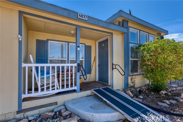 Detail Gallery Image 4 of 50 For 4837 Avalon, Yucca Valley,  CA 92284 - 4 Beds | 2/1 Baths