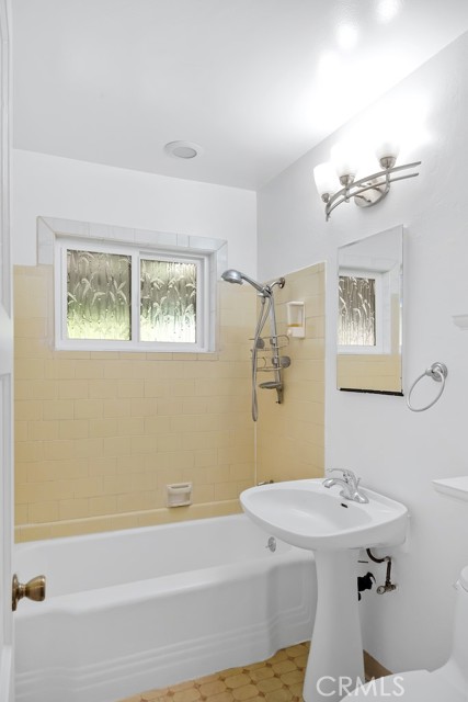 870 Rosecrans Avenue, Manhattan Beach, California 90266, 3 Bedrooms Bedrooms, ,2 BathroomsBathrooms,Residential,Sold,Rosecrans,SB21187159